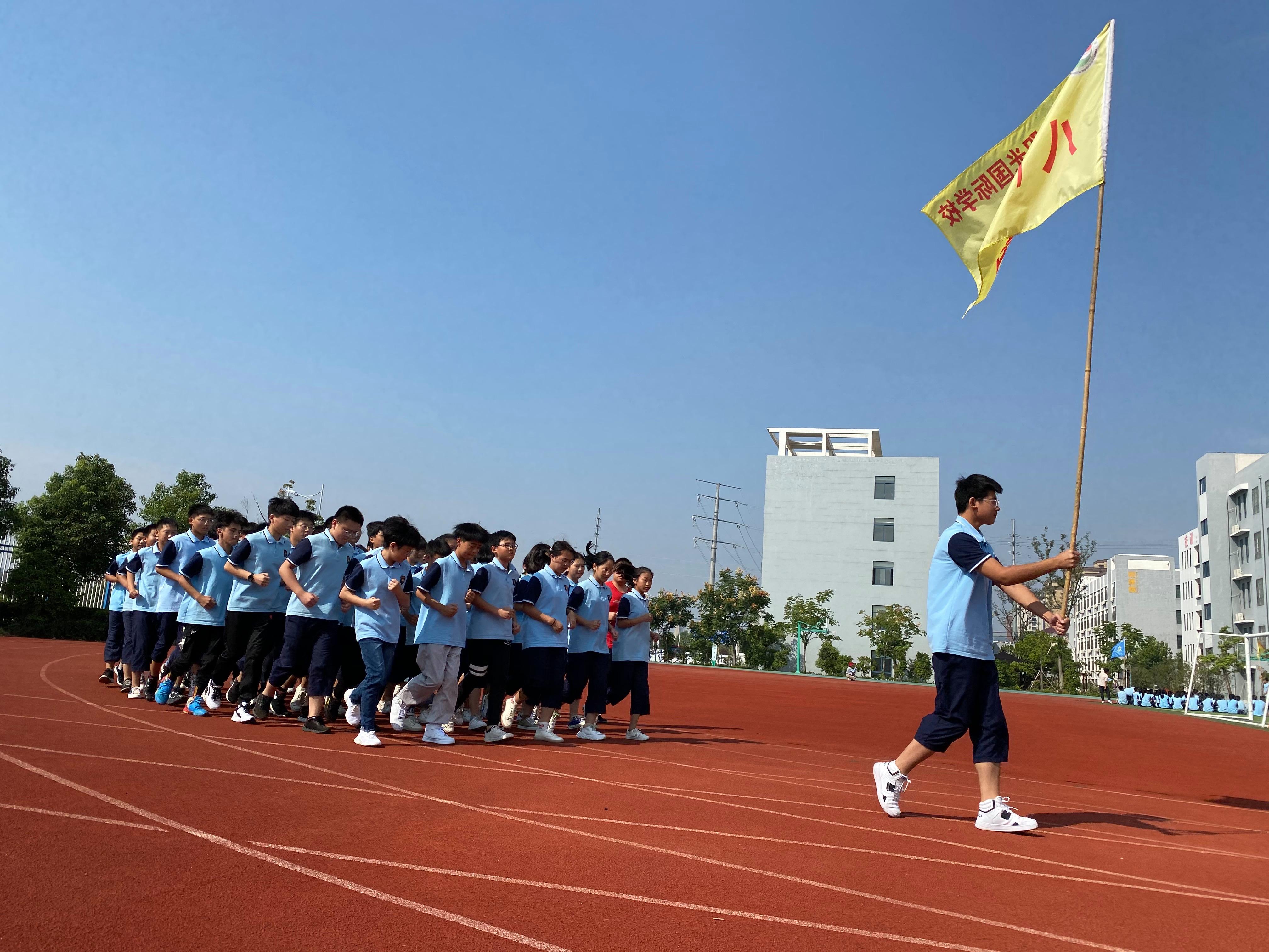 竞技精神闪耀赛场，绽放光芒